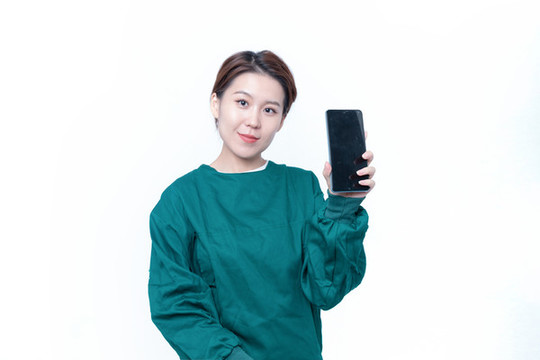 展示手機(jī)屏幕醫(yī)療女性形象