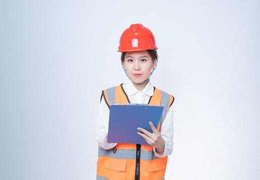 書寫文件的安全帽職業(yè)女性