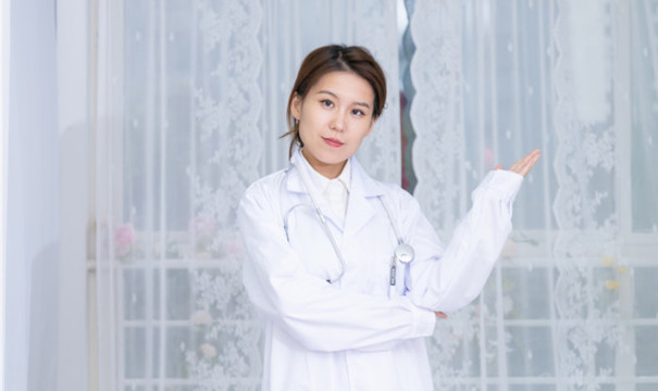 一位年輕女性醫(yī)生形象