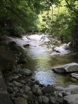 山間小溪