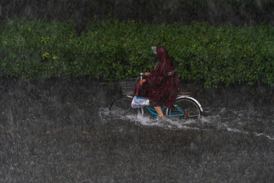 雨中騎行