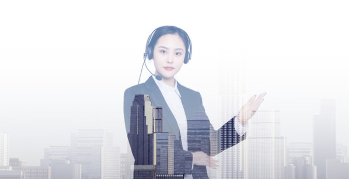 商務(wù)女性客服和城市雙重曝光