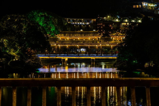 西江千戶苗寨風(fēng)雨廊橋
