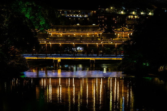 西江千戶苗寨風(fēng)雨廊橋