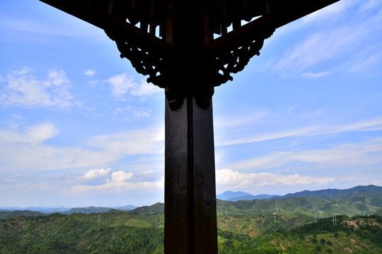 古建筑與山景