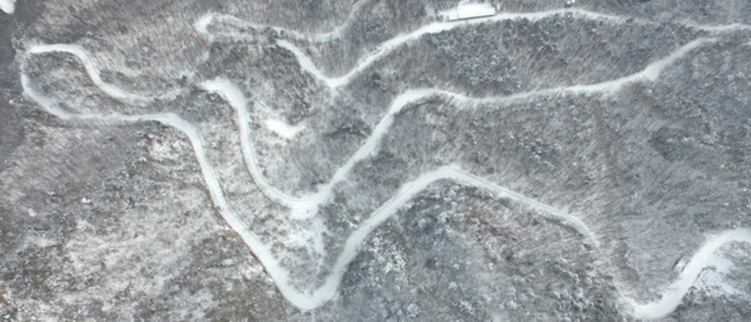 秦嶺210國(guó)道雪景