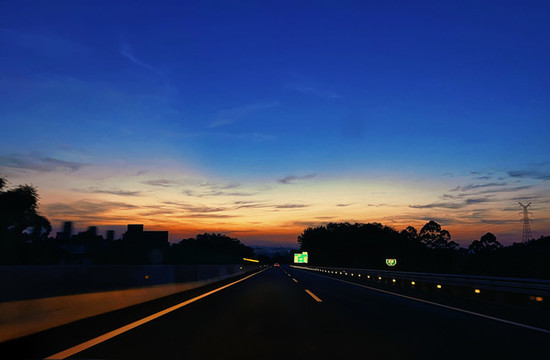 夕陽(yáng)下傍晚