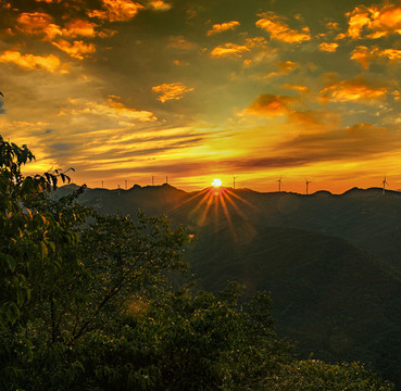 信陽(yáng)雞公山日出