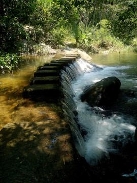 山泉溪流