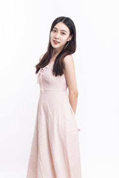 穿著粉色連衣裙的美麗女性