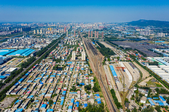 航拍河南平頂山東站鐵路貨運站