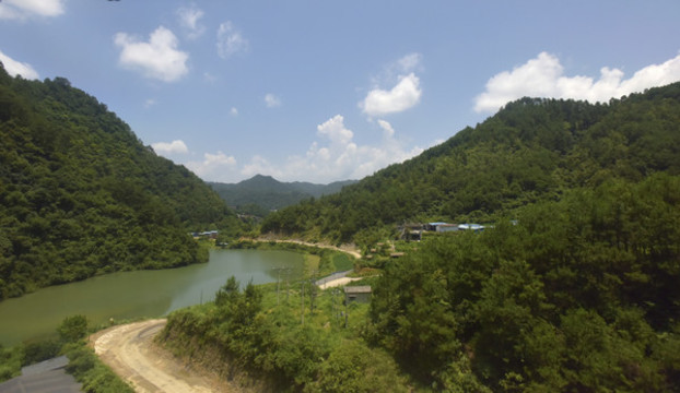 青山綠水藍天白云