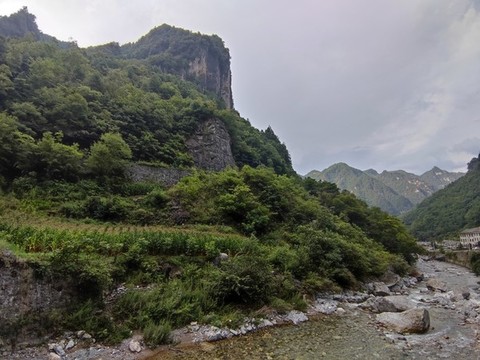 秘境神農(nóng)架香約漁村