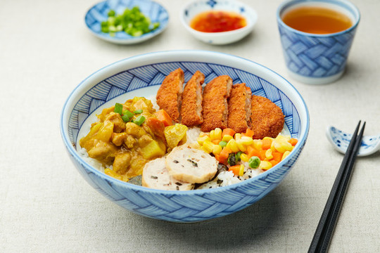 咖喱雞拼豬扒飯