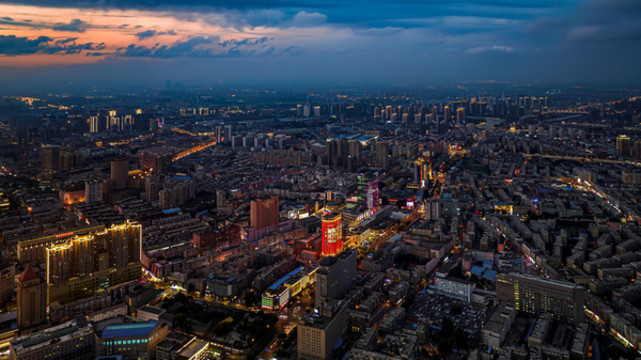 落日余暉下的中國長春城市風(fēng)景