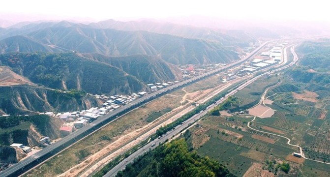 國(guó)道一零九改擴(kuò)建蘭州段高架橋