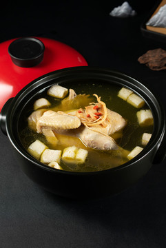 玉竹松茸老雞湯