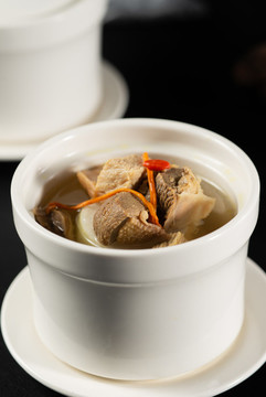 松茸燉老鴿