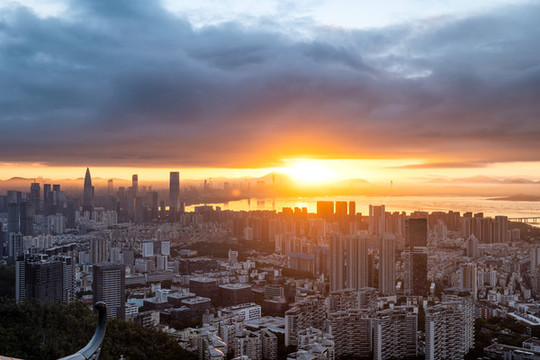 深圳市中心區(qū)日出風光