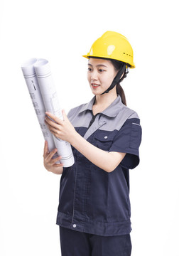 穿著工服拿著工程圖的女工人
