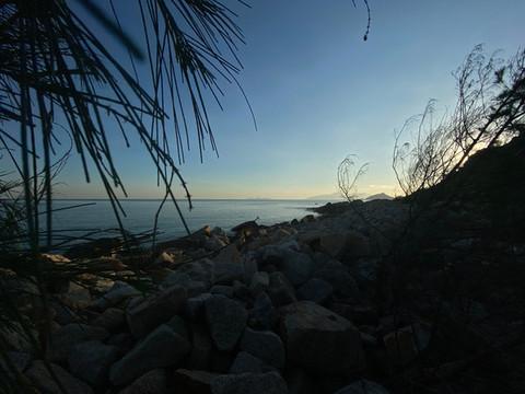 大海礁石海灘