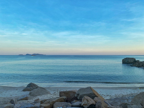 大海礁石海灘