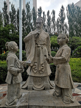 孔融讓梨雕塑