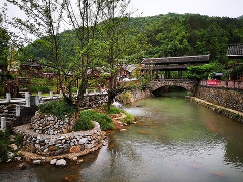 高山小河