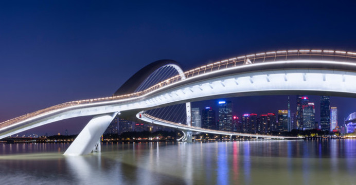 廣州海心橋夜景燈光璀璨