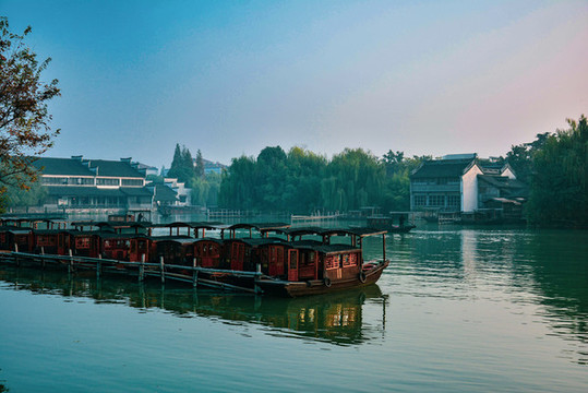 江南水鄉(xiāng)烏鎮(zhèn)烏篷船