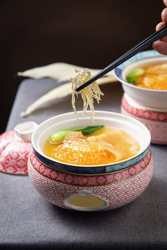 清湯菜膽花膠燴魚(yú)翅