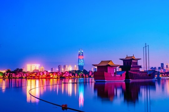 大明湖夜景