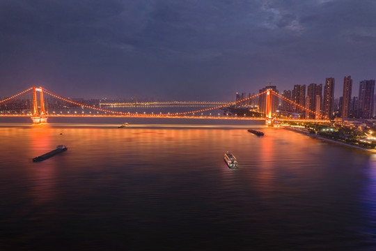 武漢鸚鵡洲長(zhǎng)江大橋夜景