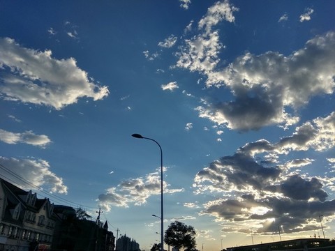 晚霞天空云層城市