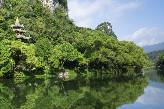 水光倒影湖光山色