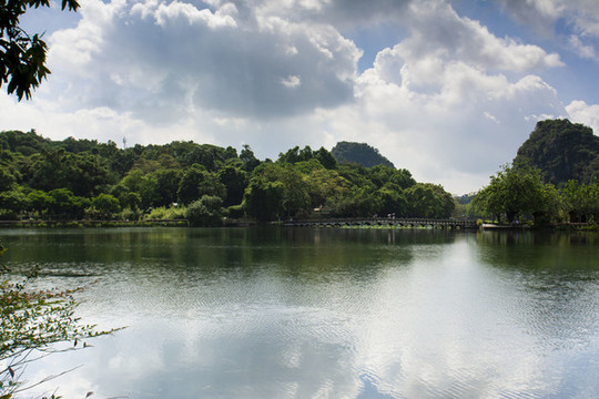 湖光山色水光倒影