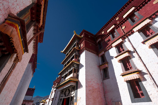 強(qiáng)巴林寺