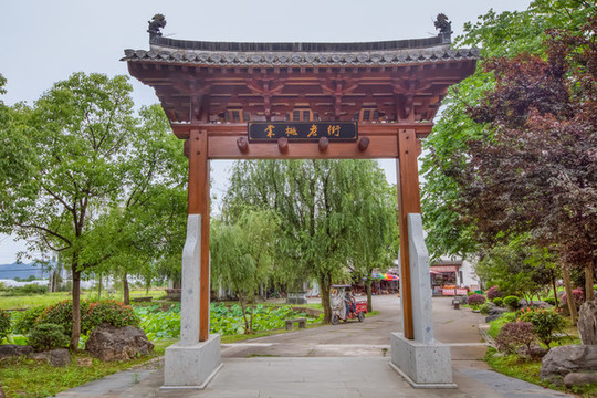 鮑家花園附近的棠樾老街