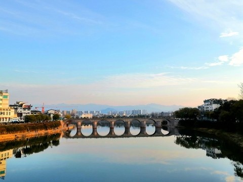 黃山市屯溪區(qū)的鎮(zhèn)海橋