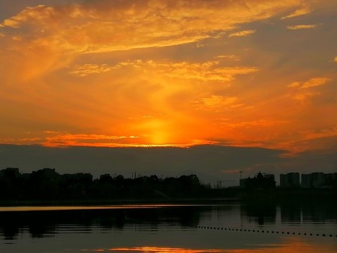 新安江上的夕陽