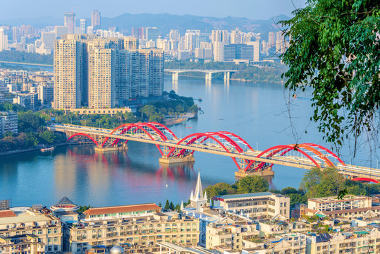 廣西柳州馬鞍山遠眺城市風(fēng)光