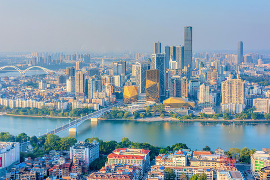 廣西柳州馬鞍山遠(yuǎn)眺城市風(fēng)光