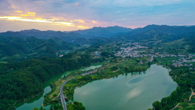 龍湖濕地霞光