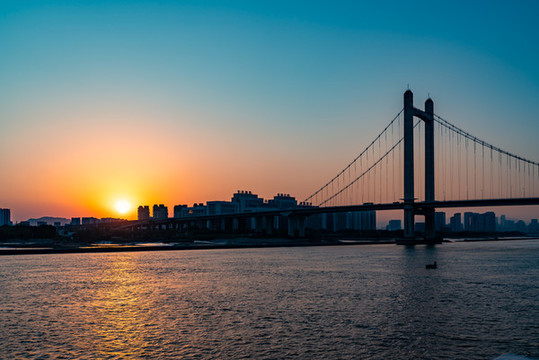 鼓山大橋的夕陽