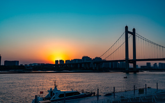 鼓山大橋的夕陽