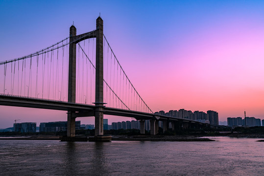 鼓山大橋的夕陽