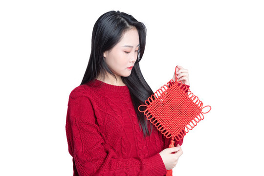 手持中國(guó)節(jié)的年輕女性
