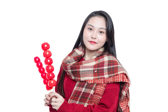 手持冰糖葫蘆的年輕女性