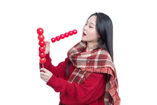 手持冰糖葫蘆的年輕女性
