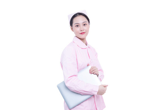 使用筆記本電腦的年輕女醫(yī)生